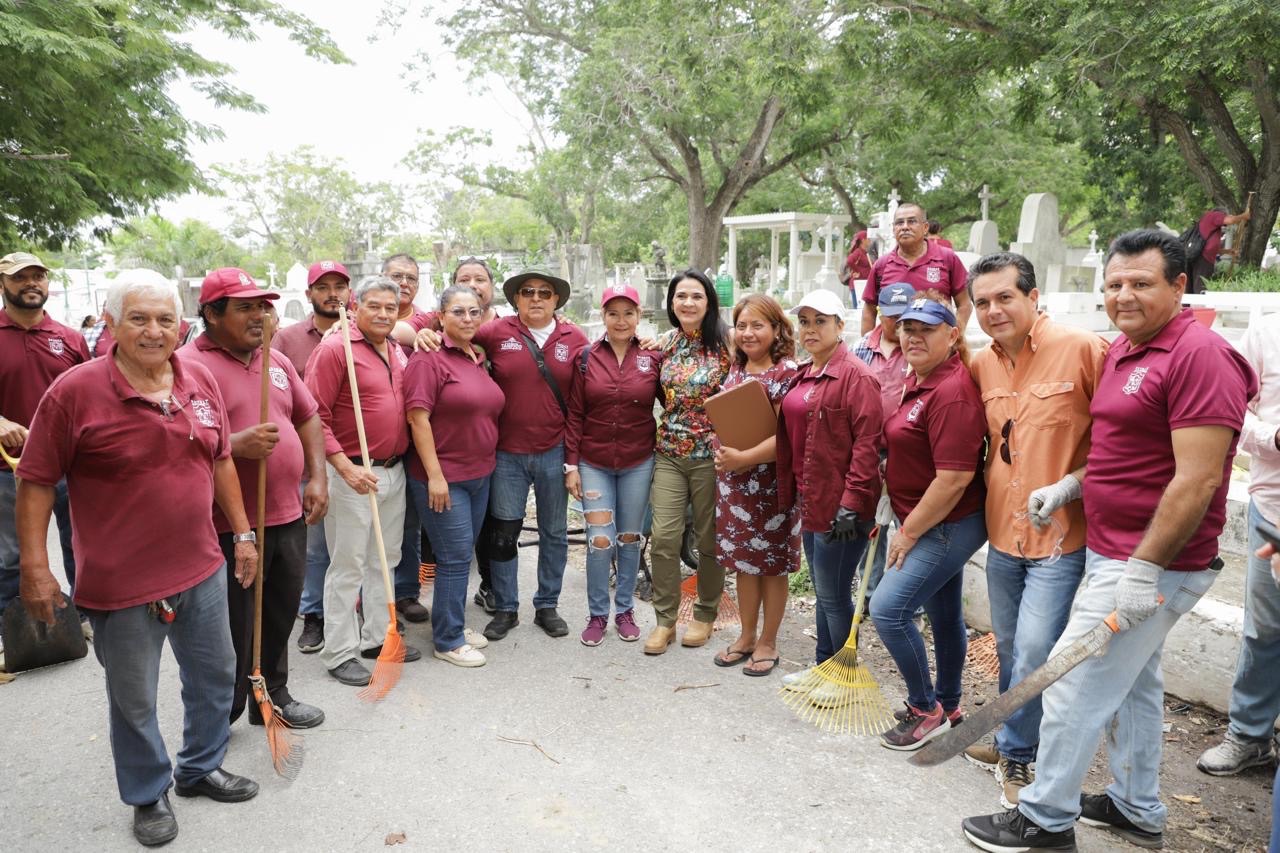 Encabeza Mónica Villarreal Jornada de Limpieza en el Panteón Municipal