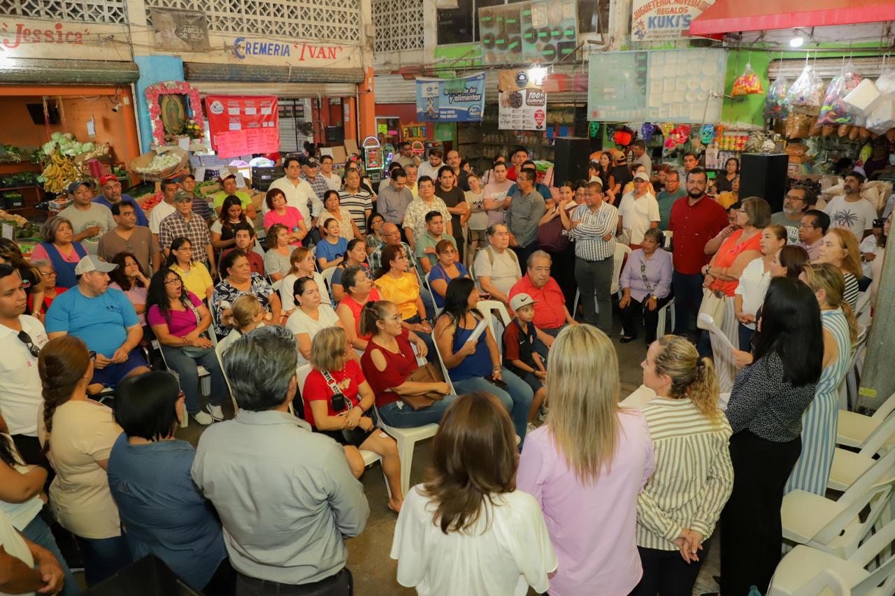Brinda Mónica Villarreal Certidumbre a Locatarios del Mercado del Norte