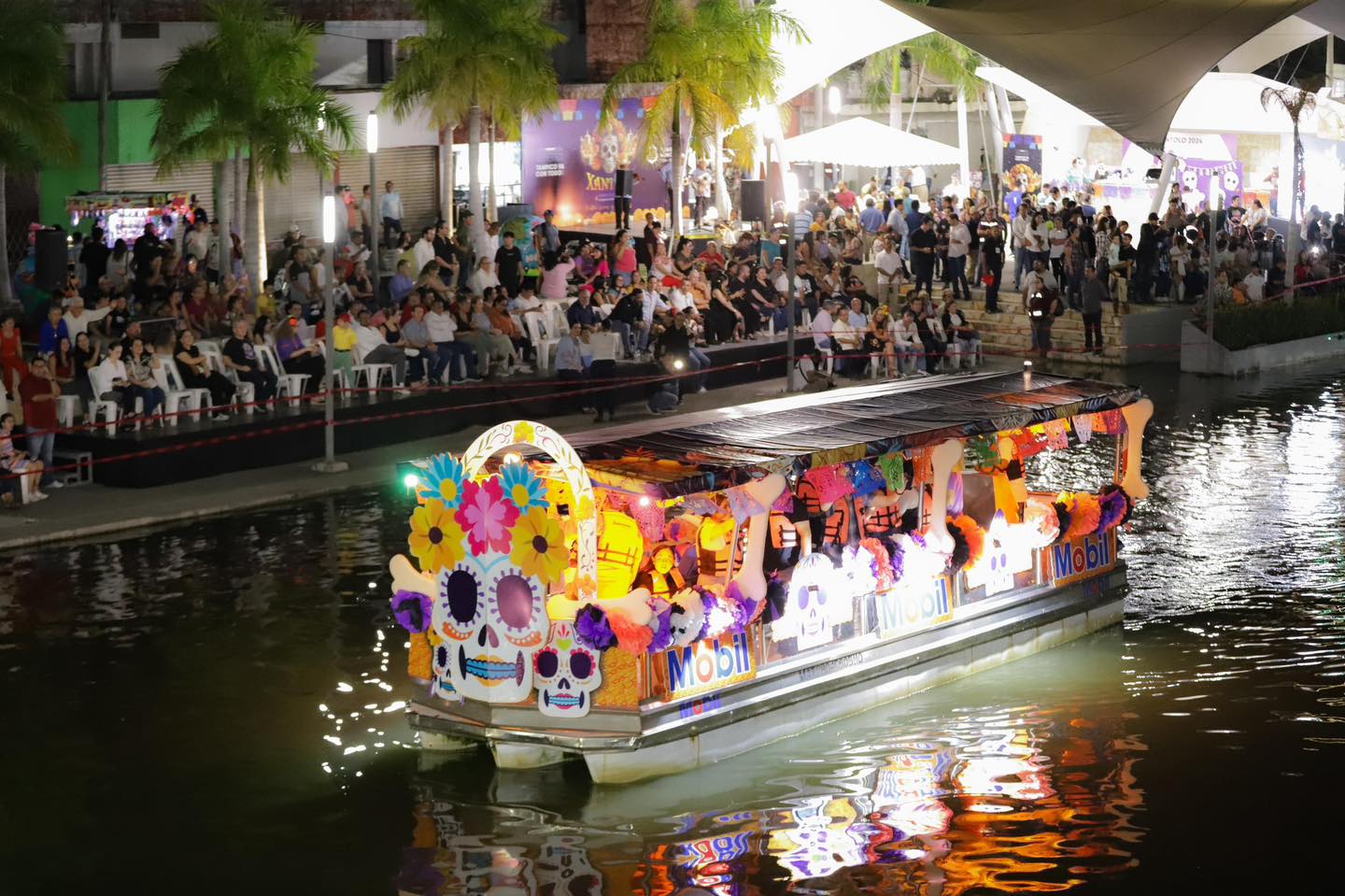 Extraordinaria Procesión Náutica “Entre Luces y Muertos” en el Paseo La Cortadura
