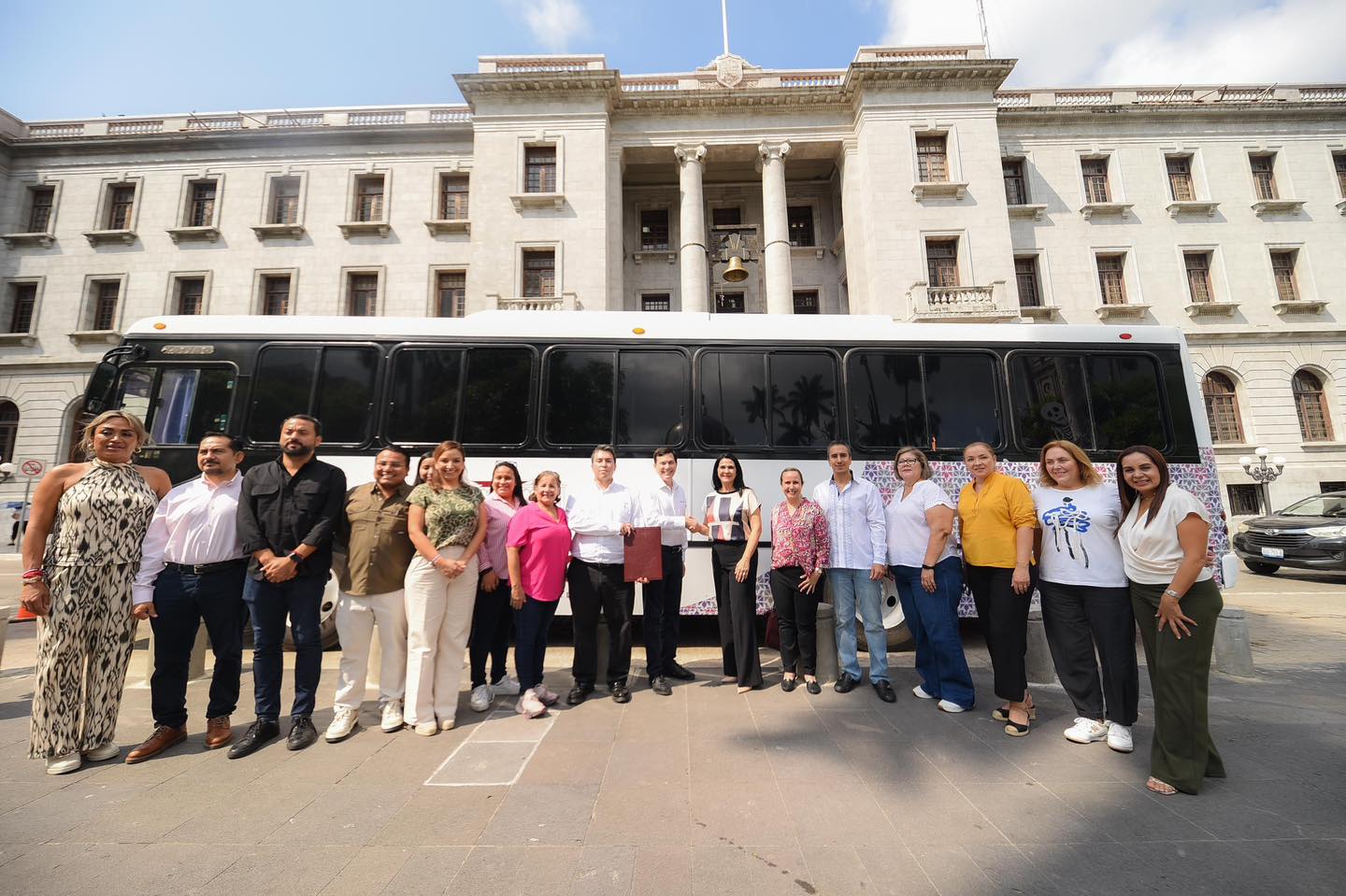 Entrega Transpaís Autobús al Ayuntamiento de Tampico para Traslados Especiales